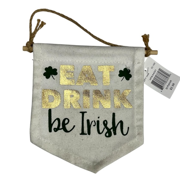 St. Patrick’s Day NWT Wooden Block, Metal Tags, and Mini Flag Decor Bundle of 4 - Picture 4 of 7